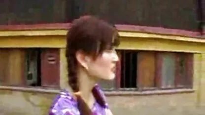 I vicini lasciano che l'uomo film porno streaming completi tocchi la sua figa rasata