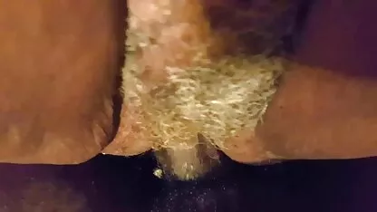 Trans accarezzando il suo cazzo con i film porno completi con trans suoi piedi