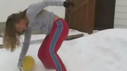 Ragazza dai capelli neri succosa you porn film completi fa un pompino al nonno