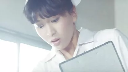 Ragazza si separò marina lotar film completo la figa e mostra il clitoride trafitto sulla macchina fotografica