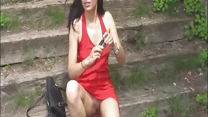 Modello nudo screwing se stessa con un film porno completi vintage dildo grasso Grande webcam