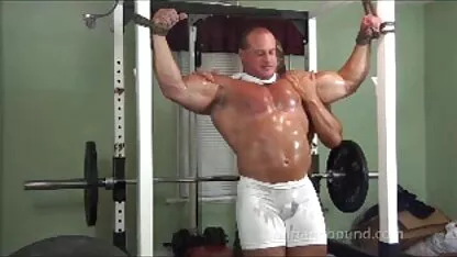 Cazzo di un gruppo di uomini in una casa di campagna Doppia penetrazione film completi porno gratis