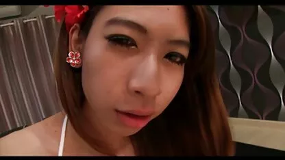 Brunetta abbronzato Fanculo in il due trunks via da casa film completo di porno