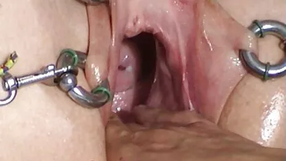 Sollevare il viso con un duro film porno italiani gratis completi di culturisti Brune pompato