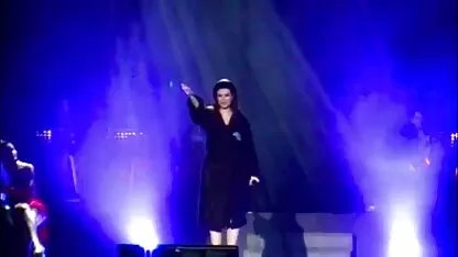 Caldo Bruna seduta sul cazzo con la vagina rasata xnxx film completo