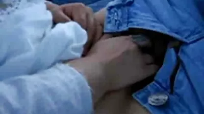 L'uomo con gli occhiali permettono alla ragazza di fare sesso con video brazzers interi un amico