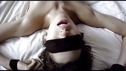 La bionda con la forma di acquosa youtube film completi porno data ai neri